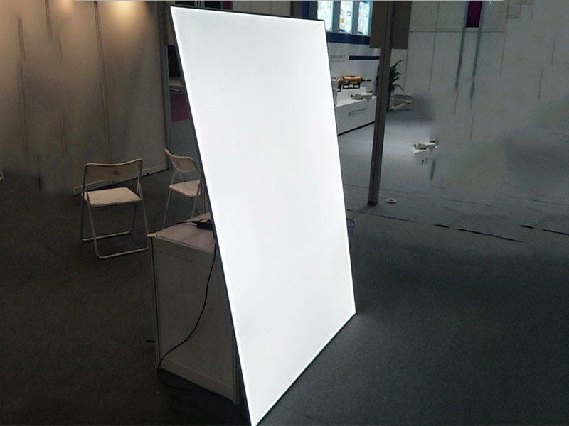 廣告背光導光板